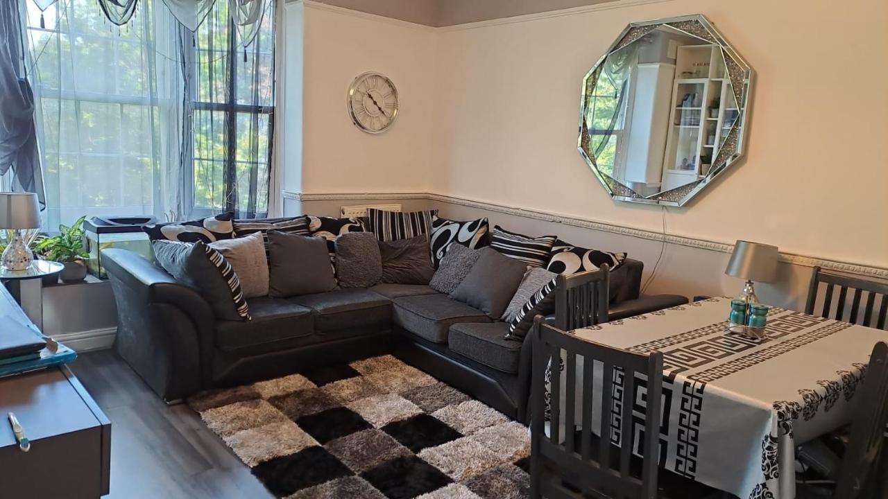 3 Bedroom Brixton Apartment London Bagian luar foto